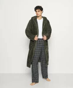 Pier One Uomo Accappatoio - Khaki 8 Pier One Uomo Accappatoio - Khaki -Moda Perfetta cf9ab4d8d92b4c9a9a89f40e05e5845e