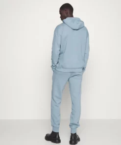 Pier One Uomo CORE SCRIPT - Felpa - Light Blue 10 Pier One Uomo CORE SCRIPT - Felpa - Light Blue -Moda Perfetta d74347e4a4fe409bb94492cf6d90eb8d