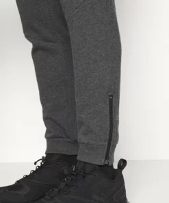 Pier One Uomo Pantaloni Sportivi - Mottled Dark Grey 11 Pier One Uomo Pantaloni Sportivi - Mottled Dark Grey -Moda Perfetta d8eb4f9fc9a94d8eb6d9d9d674c6ee81