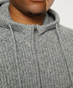 Pier One Uomo Cardigan - Mottled Light Grey 13 Pier One Uomo Cardigan - Mottled Light Grey -Moda Perfetta d941df4c7b464938a13f81b0fa09252a