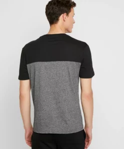 Pier One Uomo T-shirt Con Stampa - Black 9 Pier One Uomo T-shirt Con Stampa - Black -Moda Perfetta dc352f96b3b04f088e7e31cf94bf2354