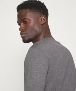 Pier One Uomo Maglietta A Manica Lunga - Dark Grey Melange -Moda Perfetta dca7c9e513d947e8b4fb652aa8572f1f