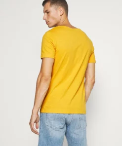 Pier One Uomo T-shirt Basic - Light Yellow 9 Pier One Uomo T-shirt Basic - Light Yellow -Moda Perfetta dee5076e796649048c1a8fa795020432