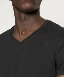 Pier One Uomo 3 PACK - T-shirt Basic - Black 11 Pier One Uomo 3 PACK - T-shirt Basic - Black -Moda Perfetta df7c9f951f5c42309db997b3240fc1e8