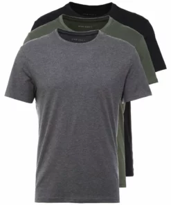 Pier One Uomo 3 PACK - T-shirt Basic - Black/grey/green 14 Pier One Uomo 3 PACK - T-shirt Basic - Black/grey/green -Moda Perfetta df840033a7f04afda15f16c48ba7762b