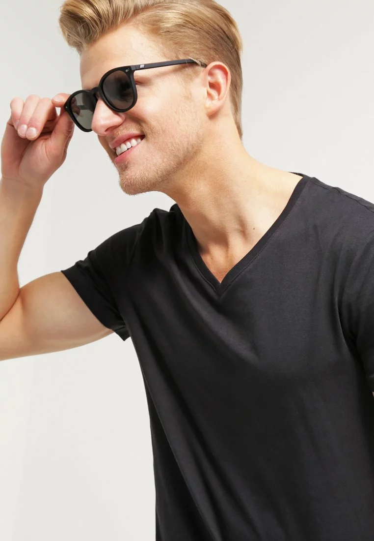 Pier One Uomo 2 PACK - T-shirt Basic - White/black 6 Pier One Uomo 2 PACK - T-shirt Basic - White/black - immagine 4