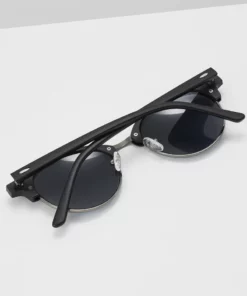 Pier One UNISEX - Occhiali Da Sole - Black -Moda Perfetta e0ce900c08ff46c39419aa1554434e37