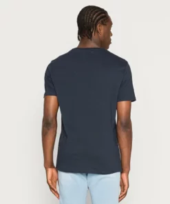 Pier One Uomo T-shirt Con Stampa - Dark Blue 9 Pier One Uomo T-shirt Con Stampa - Dark Blue -Moda Perfetta e0f2ba95e9e04f16a3546d6cd0462c77