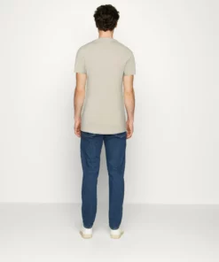 Pier One Uomo 3 PACK - T-shirt Basic - Brown/beige/light Blue 11 Pier One Uomo 3 PACK - T-shirt Basic - Brown/beige/light Blue -Moda Perfetta e1f7eb269c2047ae856ab76bdf13428a