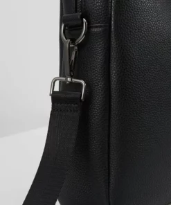 Pier One Uomo Borsa Porta PC - Black 15 Pier One Uomo Borsa Porta PC - Black -Moda Perfetta e25e861b1f9444b79c12265432ffc2a5