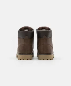 Pier One Uomo Stivaletti Stringati - Dark Brown 10 Pier One Uomo Stivaletti Stringati - Dark Brown -Moda Perfetta e6766703edba4f04bf46deb472b49b54