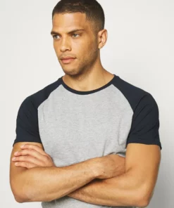 Pier One Uomo T-shirt Basic - Dark Blue 11 Pier One Uomo T-shirt Basic - Dark Blue -Moda Perfetta e6cd1455f6f741b9be95cab8d570cff4