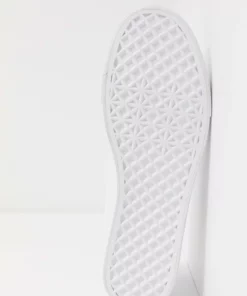 Pier One Uomo UNISEX - Sneakers Basse - White 17 Pier One Uomo UNISEX - Sneakers Basse - White -Moda Perfetta ed08f9e338c448419584331c06492cf3