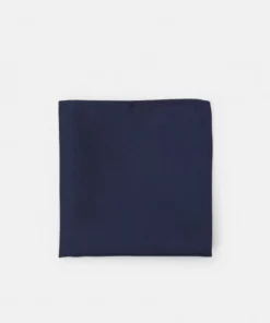 Pier One Uomo SET - Cravatta - Dark Blue 12 Pier One Uomo SET - Cravatta - Dark Blue -Moda Perfetta f3a45774fb5f4e7080051c29358aa504