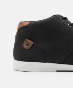 Pier One Uomo Sneakers Basse - Black 13 Pier One Uomo Sneakers Basse - Black -Moda Perfetta f8081cf554f24aa9ba5dce2f97a56259