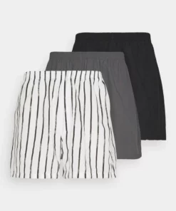 Pier One Uomo 3 PACK - Boxer - Black/dark Grey/white 13 Pier One Uomo 3 PACK - Boxer - Black/dark Grey/white -Moda Perfetta f882f838d32f466791c86ee4e53d9d5b