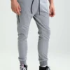 Pier One Uomo Pantaloni Sportivi - Light Grey 2 Pier One Uomo Pantaloni Sportivi - Light Grey -Moda Perfetta fad925ce31ea423481bdd3a1f9cd4d37