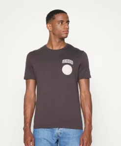 Pier One Unisex GRAPHIC T-SHIRT - T-shirt Basic - Brown 15 Pier One Unisex GRAPHIC T-SHIRT - T-shirt Basic - Brown -Moda Perfetta faf76b6f6b694acbabf318c593c577bf 1
