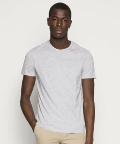 Pier One Uomo 5 PACK - T-shirt Basic - Dark Blue/grey/khaki 13 Pier One Uomo 5 PACK - T-shirt Basic - Dark Blue/grey/khaki -Moda Perfetta fb97d3a70f594235aa02f60b48ba6fae