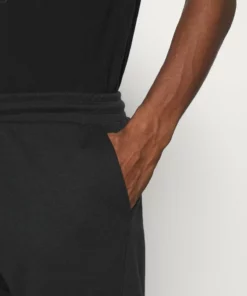 Pier One Uomo Pantaloni Sportivi - Black 11 Pier One Uomo Pantaloni Sportivi - Black -Moda Perfetta fece1b9218124a0bbb5275edcf93864a